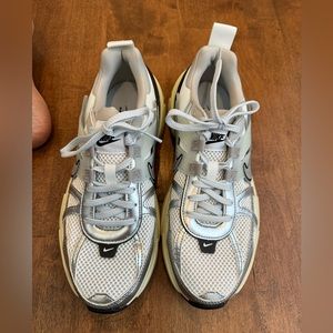 V2K run nike sneakers